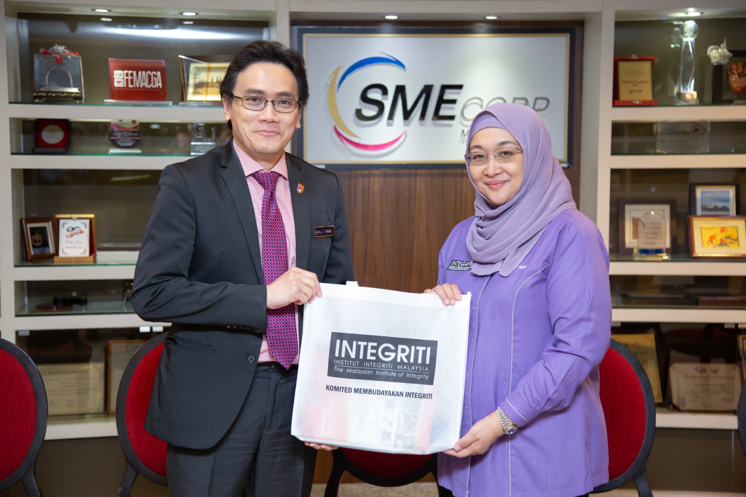 Kunjungan hormat dan lawatan kerja ke Perbadanan Perusahaan Kecil & Sederhana Malaysia (SME Corp)