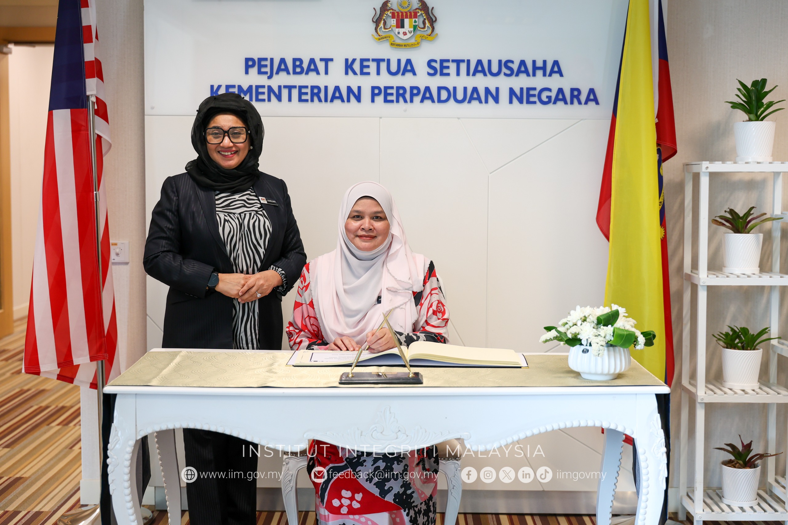 KUNJUNGAN HORMAT PRESIDEN DAN KETUA PEGAWAI EKSEKUTIF IIM KE ATAS KETUA SETIAUSAHA KEMENTERIAN PERPADUAN NEGARA