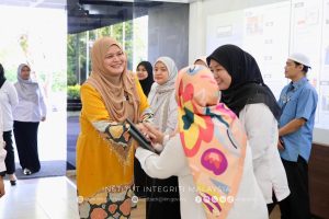 Sesi clock-in YBhg. Datuk Seri Noridah binti Abdul Rahim, Presiden dan Ketua Pegawai Eksekutif, Institut Integriti Malaysia (IIM) baharu