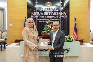 KUNJUNGAN HORMAT PRESIDEN DAN KETUA PEGAWAI EKSEKUTIF INSTITUT INTEGRITI MALAYSIA KE ATAS KETUA SETIAUSAHA KEMENTERIAN KOMUNIKASI