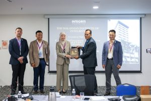 KUNJUNGAN HORMAT RAZAK SCHOOL OF GOVERNMENT (RSOG) DAN LEE KUAN YEW SCHOOL OF PUBLIC POLICY, NATIONAL UNIVERSITY OF SINGAPORE KE INSTITUT INTEGRITI MALAYSIA