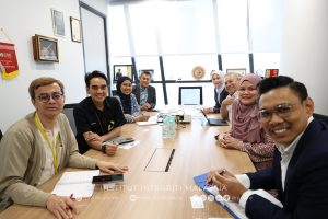 KUNJUNGAN HORMAT INSTITUT INTEGRITI MALAYSIA (IIM) KE ATAS PEJABAT KETUA PENGARAH PENYIARAN RADIO TELEVISYEN MALAYSIA (RTM)