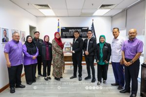 KUNJUNGAN HORMAT ENERGY COMMISSION OF SABAH (ECoS) KE INSTITUT INTEGRITI MALAYSIA (IIM)
