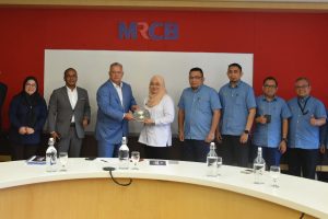 Kunjungan hormat dan lawatan kerja ke Suruhanjaya Komunikasi dan Multimedia Malaysia (MCMC)